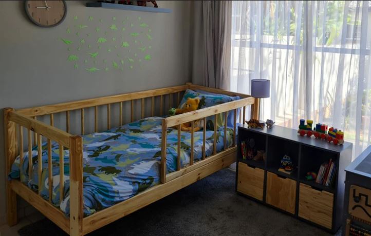 Crib bed themed