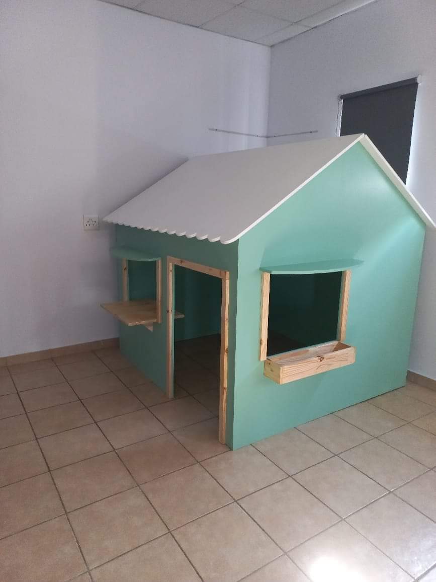 Playhouse / Dollhouse indoor