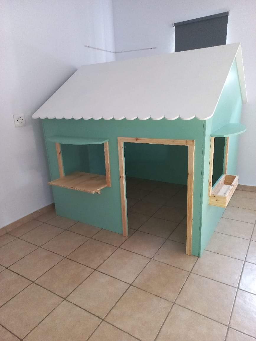 Playhouse / Dollhouse indoor