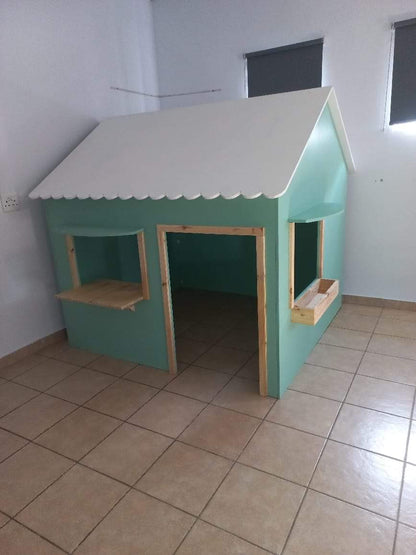 Playhouse / Dollhouse indoor